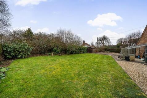 REAR GARDEN.jpg