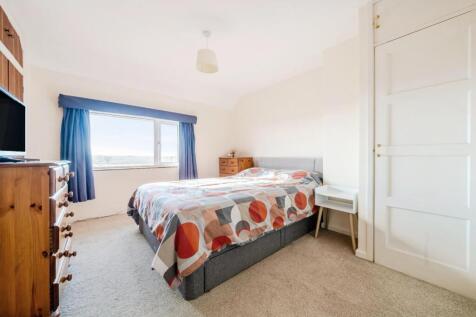 MASTER BEDROOM.JPG