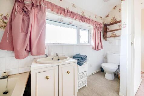 BATHROOM.JPG