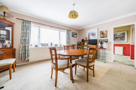DINING ROOM.jpg