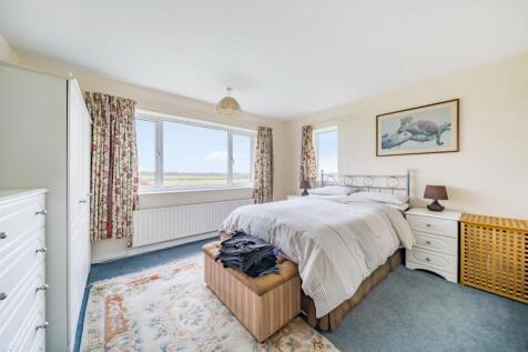 MASTER BEDROOM.jpg