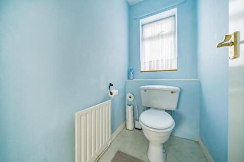 UPSTAIRS W.C.jpg