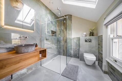 Master en-suite.jpg