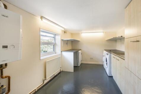 LAUNDRY ROOM.jpg