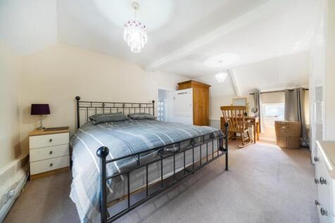 MASTER BEDROOM.jpg