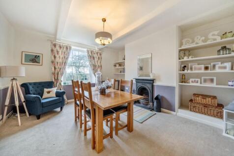 DINING ROOM.jpg