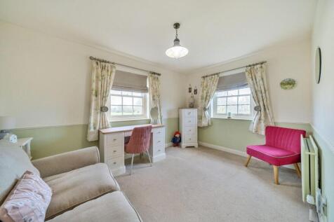 4th DOUBLE BEDROOM used as SNUG.jpg