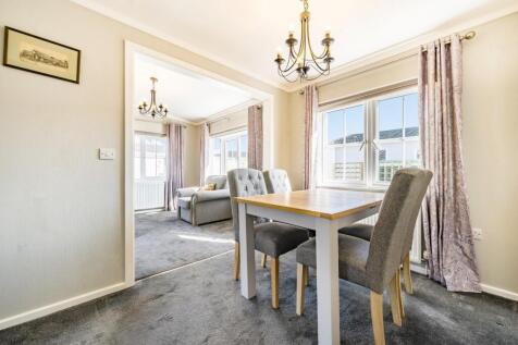 DINING ROOM.jpg