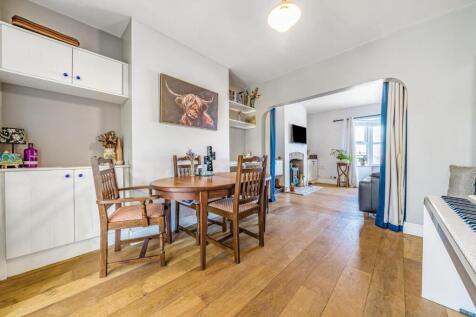 DINING ROOM.jpg