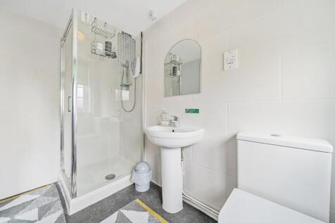 SHOWER ROOM.jpg