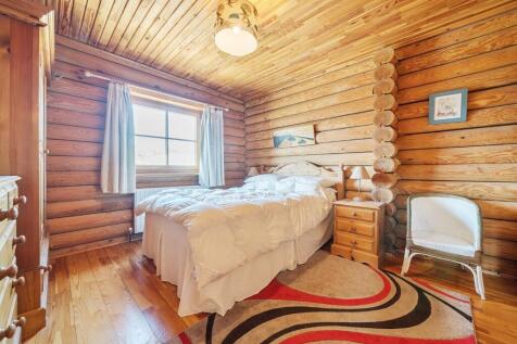 MASTER BEDROOM.jpg
