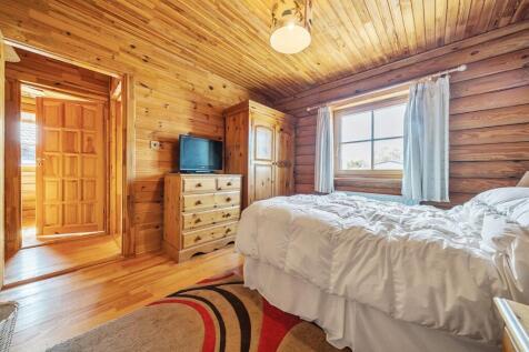2nd view MASTER BEDROOM.jpg