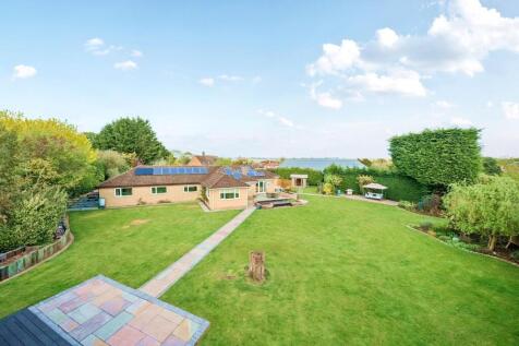 REAR GARDEN.jpg