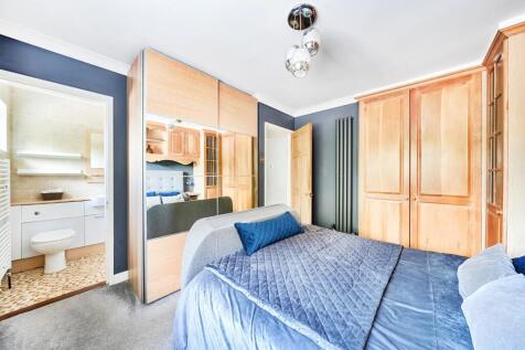 MASTER BEDROOM.jpg