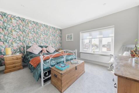 MASTER BEDROOM.jpg