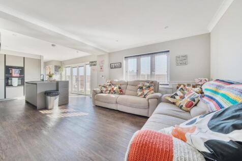 2nd view OPEN PLAN LOUNGE.jpg