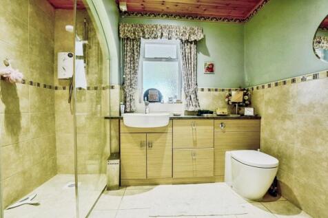 SHOWER ROOM.jpg