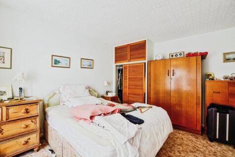 MASTER BEDROOM.jpg