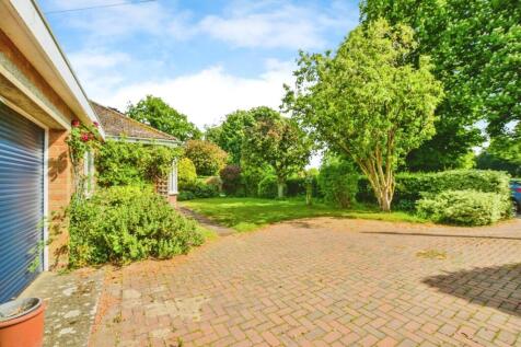 FRONT GARDEN.jpg