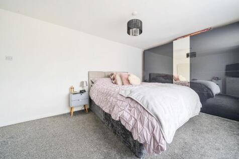 MASTER BEDROOM.jpg