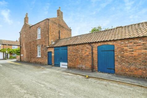 ATTACHED OUTBUILDINGS from road.jpg