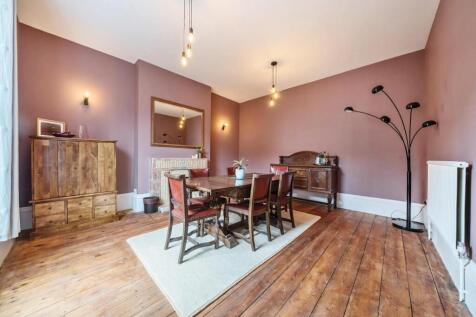DINING ROOM.jpg