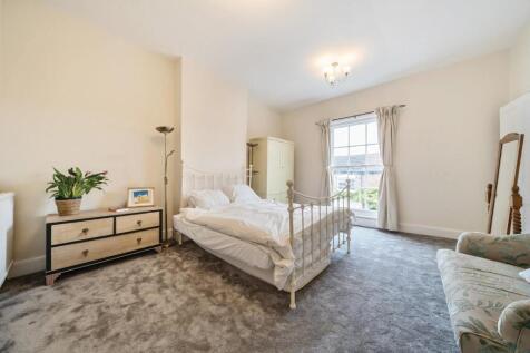 MASTER BEDROOM.jpg