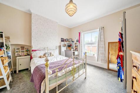 MASTER BEDROOM.jpg