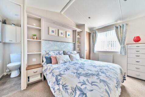 MASTER BEDROOM.jpg