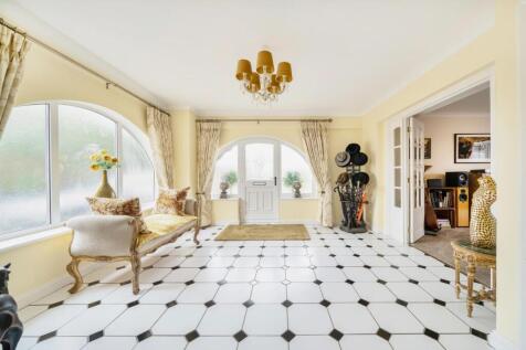 ENTRANCE ROOM.jpg