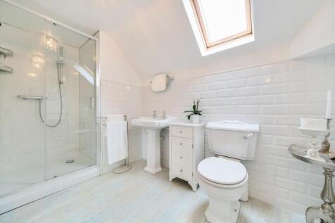 SHOWER ROOM.jpg