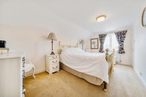 MASTER BEDROOM.jpg