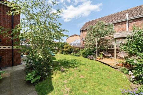 REAR GARDEN.jpg