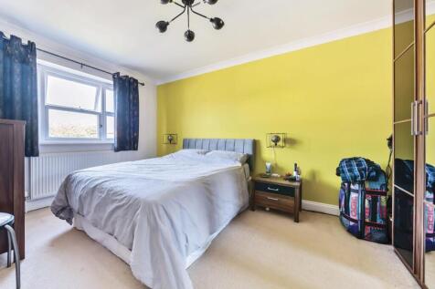 MASTER BEDROOM.jpg