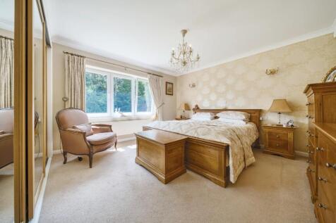 MASTER BEDROOM.jpg