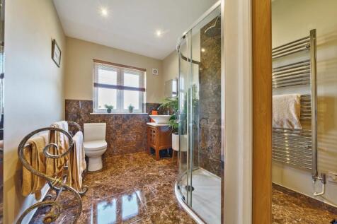 SHOWER ROOM.jpg