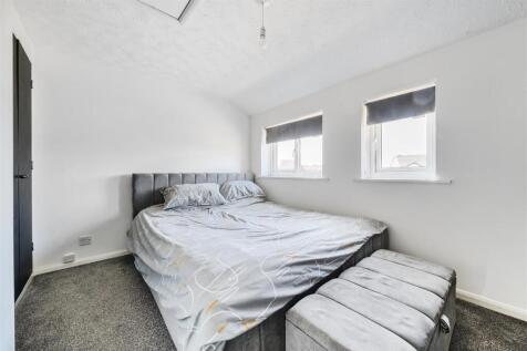 MASTER BEDROOM.jpg