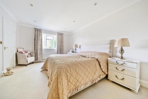 MASTER BEDROOM.jpg