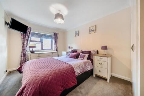 MASTER BEDROOM.jpg