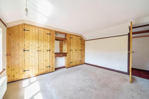 MASTER BEDROOM.jpg