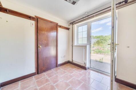 ENTRANCE ROOM.jpg