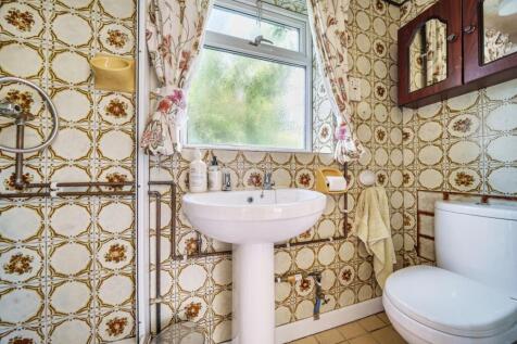SHOWER ROOM.jpg