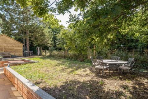 REAR GARDEN.jpg