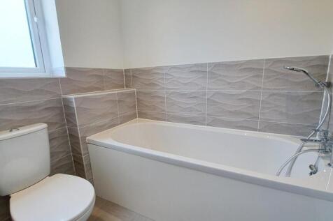 2nd view BATHROOM.jpg