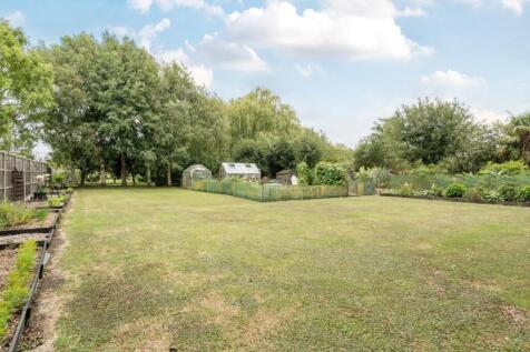 2nd view REAR GARDEN.jpg