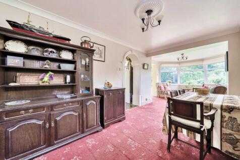 DINING ROOM.jpg