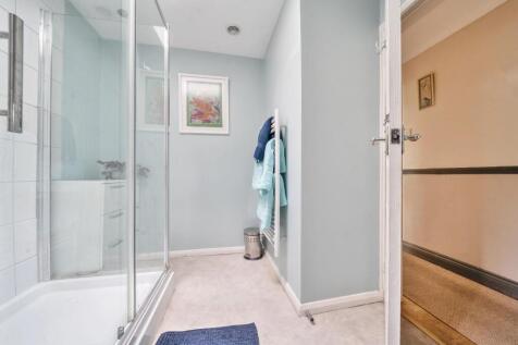 SHOWER ROOM.jpg