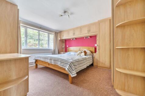 MASTER BEDROOM.jpg