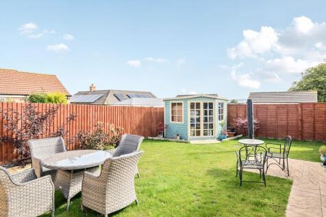 REAR GARDEN.jpg