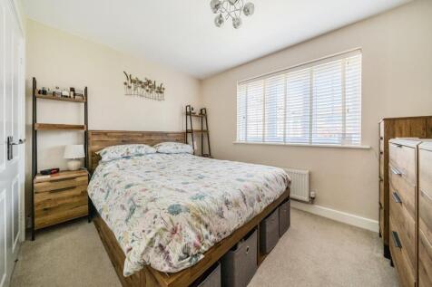 MASTER BEDROOM.jpg